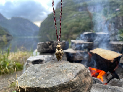Handcrafted Venus of Willendorf Pendant in Bronze – Ciondolo Venere di Willendorf in bronzo artigianale